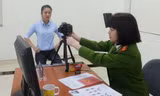 Người dân hào hứng đi làm thẻ căn cước