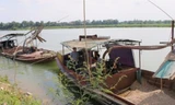 Bắt giữ hai tàu hút cát trái phép