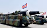 Tên lửa Scud-ER vừa mới được Triều Tiên công khai trong lễ diễu binh vào ngày 15/4. Ảnh: CNN.