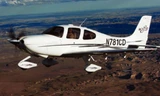 Một chiếc máy bay giống với Cirrus SR20.