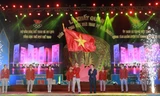 Nghi thức trao cờ tổ quốc cho đoàn thể thao Việt Nam trong lễ xuất quân
