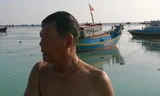 Ông Nguyễn Phùng, người chứng kiến hai máy bay Su - 22 lao xuống biển đã được đưa lên tàu kiểm ngư ra biển hỗ trợ công tác tìm kiếm hai phi công đang mất tích