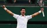 Novak Djokovic vui mừng sau khi giành chức vô địch Wimbledon 2015. Ảnh: Reuters.