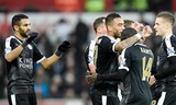 Mahrez (trái) cùng các trụ cột khác của Leicester City đều là những cầu thủ giá rẻ, ít tiếng tăm trước khi lột xác, và hoà quyện thành một tập thể cứng cỏi, thăng hoa dưới trướng Ranieri. Ảnh: Reuters.