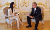 Lan Anh phỏng vấn Tổng thống Slovakia Andrej Kiska. Ảnh: NVCC