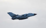 Phi cơ Tornado thuộc phi đội số 51 Immelmann bay tại căn cứ không quân Bundeswehr ở Jagel, gần biên giới Đức - Đan Mạch, ngày 4/12. Ảnh: Reuters.