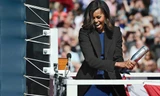 Đệ nhất phu nhân Mỹ Michelle Obama thực hiện nghi lễ rửa tội cho chiếc tàu ngầm lớp Virginia năm 2015. Ảnh: AP