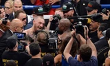 McGregor và Mayweather cùng vui sau trận đấu vì nhận được số tiền khổng lồ
