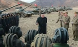 Ông Kim Jong-un ca ngợi sức mạnh của xe tăng Triều Tiên