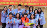 Cô Tô Vân Thúy cùng Minh Anh và các bạn trong lễ ra quân Đội tuyển học sinh giỏi Quốc gia.