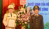 Đại tá Phạm Văn Long nhận quyết định bổ nhiệm trong chiều 27/3. Ảnh: Bộ Công an