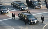 Hai chiếc Cadillac One từ thời Bush phía sau The Beast dùng cho Obama.