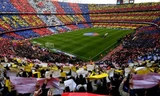 Sự ủng hộ của khán giả là động lực để Barca kinh doanh thành công. Ảnh: Reuters
