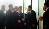 Phó Thủ tướng Thái Lan Prajin Juntong đón Thủ tướng Nguyễn Xuân Phúc cùng Phu nhân và đoàn cấp cao Việt Nam tại sân bay. Ảnh: VGP/Quang Hiếu