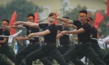 Nữ cảnh sát đặc nhiệm múa côn nhị khúc tuyệt đỉnh