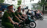 Cảnh sát trật tự tuần tra bằng xe đạp.