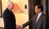 Bí thư Thành ủy Phạm Quang Nghị gặp Thượng nghị sĩ John McCain tại Trụ sở Quốc hội Mỹ ngày 22/7 (giờ địa phương). (Ảnh: Phạm Đạt - TTXVN) 