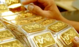 Nghỉ lễ, giá vàng tăng nhẹ, USD đi ngang
