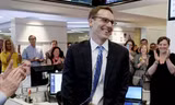 Nhà báo David Fahrenthold, tờ The Washington Post và các đồng nghiệp chúc mừng anh đoạt giải Tin tức quốc gia.