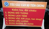 Bảng nhắc “5 đúng” khuyến khích cha mẹ tham gia giám sát an toàn tiêm chủng. Ảnh: Việt Hải
