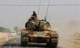 Xe tăng Thổ Nhĩ Kỳ rầm rộ tiến vào Syria