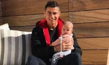Ronaldo khoe ảnh 'tiểu công chúa' trên mạng xã hội