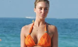 Vợ Gerrard khoe đường cong nóng bỏng, thiêu đốt bãi biển