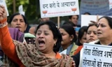 Các nhà hoạt động vì quyền phụ nữ Ấn Độ biểu tình phản đối những vụ hiếp dâm tập thể - Ảnh: AFP