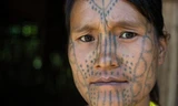Kỳ lạ bộ ảnh toàn phụ nữ xăm hình lên mặt