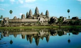 Ba du khách Pháp chụp ảnh khỏa thân ở đền Angkor