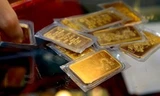 Vàng quay đầu tăng, tỷ giá USD giảm