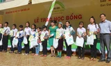 Nồng ấm tình người trong lễ trao học bổng 'Đọt Chuối Non'