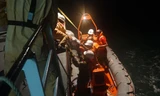 Tàu SAR 412 trong một lần tiếp cận tàu bị nạn giữa biển. Ảnh: Danang MRCC cung cấp. 