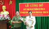 Đại tá Lê Tôi Sủng- Giám đốc công an tỉnh Bà Rịa-Vũng Tàu (bên phải).