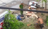 Vụ tai nạn khiến hai cảnh sát và hai thanh niên bị thương. Ảnh người dân cung cấp. 