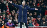 HLV Wenger tiếp tục ở lại Arsenal