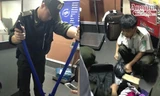 Hành lý thất lạc của hành khách bị cắt phá khóa, kiểm tra