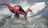 Mick Fanning đã thoát chết để tiếp tục đam mê lướt sóng nhờ sự dũng cảm và ứng biến nhanh nhạy. Ảnh: WSL