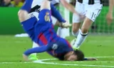 Messi bị ngã dập mặt xuống sân khá nguy hiểm