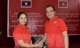 Đại sứ đặc mệnh toàn quyền nước CHXHCN Việt Nam Đặng Minh Khôi và Đại sứ Lào Vandy Bouthasavong trong buổi giao lưu. (Ảnh: Lương Tuấn/TTXVN)