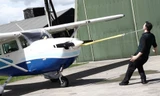 Phá kỷ lục thế giới khi dùng tai kéo máy bay
