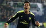 Ozil vui mừng sau bàn thắng vào lưới Ludogrets. Ảnh: Reuters.