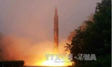 Một tên lửa đạn đạo được phóng thử trong cuộc tập trận của đơn vị pháo binh Hwasong thuộc Lực lượng chiến lược của Quân đội Nhân dân Triều Tiên. Ảnh: YONHAP/TTXVN