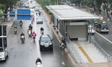 Hầu hết các tuyến đường đã kẻ vạch phục vụ buýt BRT. Ảnh: A. Trọng