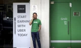 Thương vụ Grab mua Uber có khả năng bị cơ quan chức năng Singapore yêu cầu hủy bỏ . Ảnh: CNA.