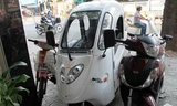 Xe ô tô điện có kiểu dáng gọn, nhẹ đang được ra bán với giá 45-55 triệu đồng/ chiếc.