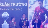 Xuân Trường giành giải thưởng cá nhân cao quý đầu tiên trong sự nghiệp thi đấu. Ảnh: Đức Đồng.