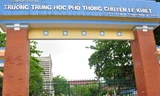 Trường THPT Chuyên Lê Khiết, TP Quảng Ngãi nơi có hàng chục học sinh bị ong đốt vào chiều 23/3. Ảnh:Trí Tín.