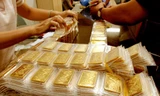 Giá vàng hôm nay 28/7: Nam tăng, Bắc chững