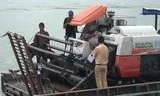 Chiếc phà nhỏ chở máy gặt đập liên hợp va chạm với ghe chở gạch của ông Chử làm cháu Huyên tử vong vì ngạt nước